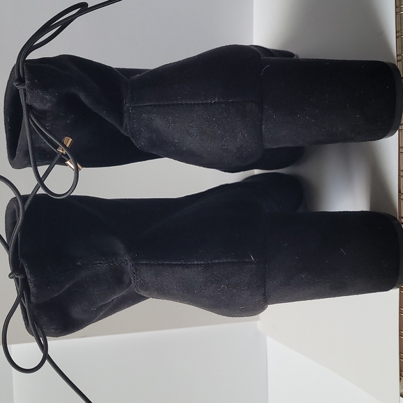 black heeled booties - Picture 2 of 3